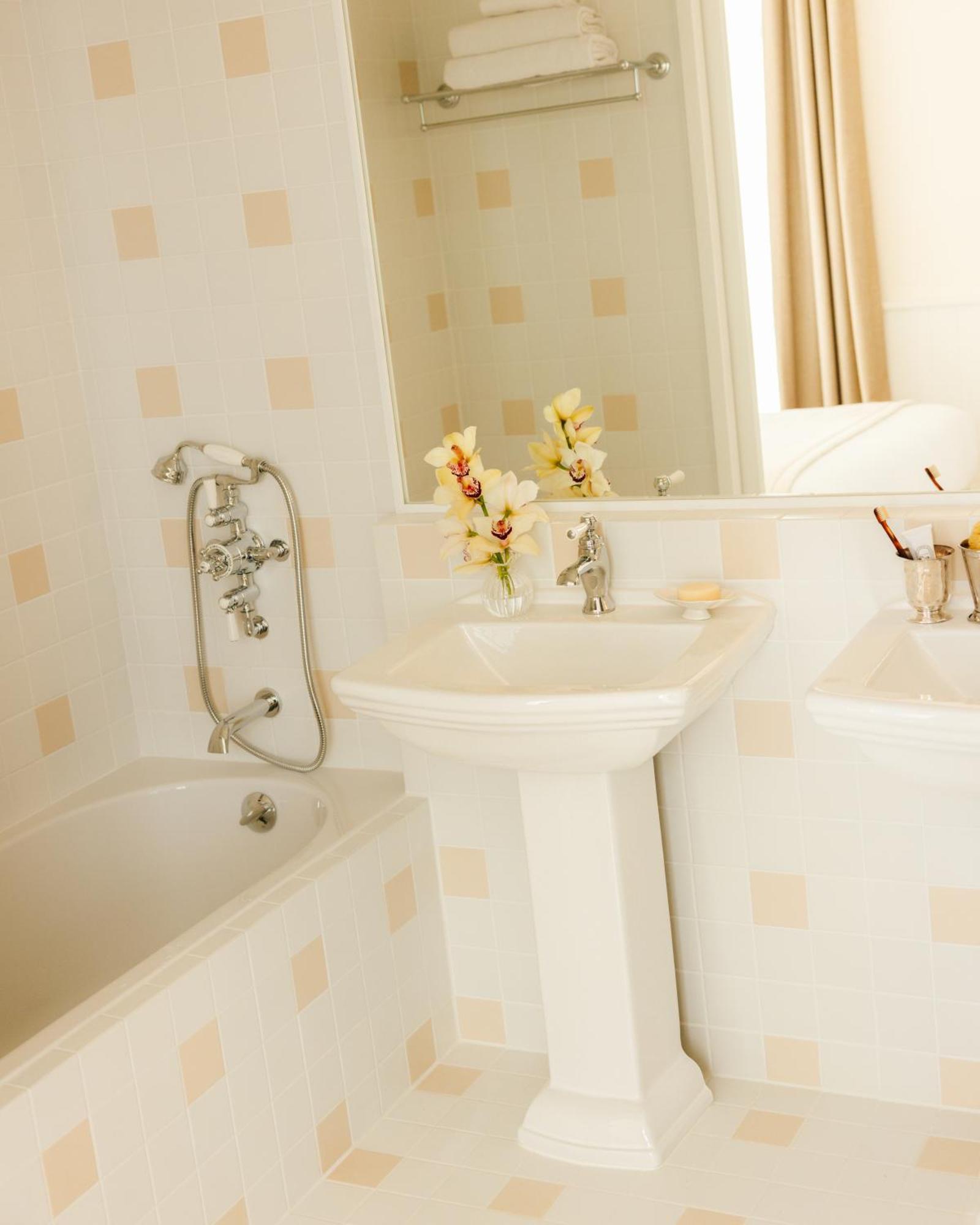 Lilou Hotel Hyeres Luaran gambar