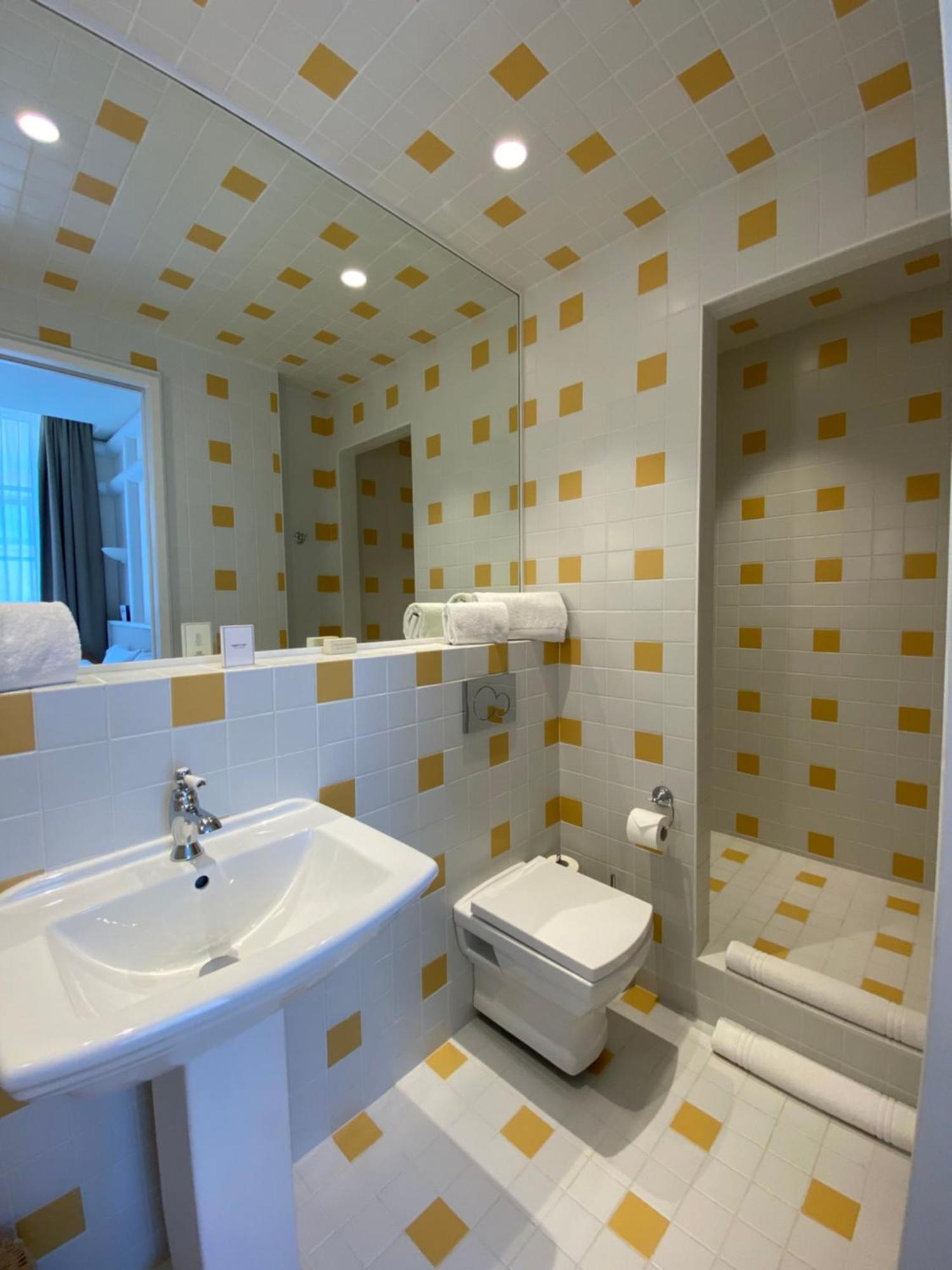 Lilou Hotel Hyeres Luaran gambar