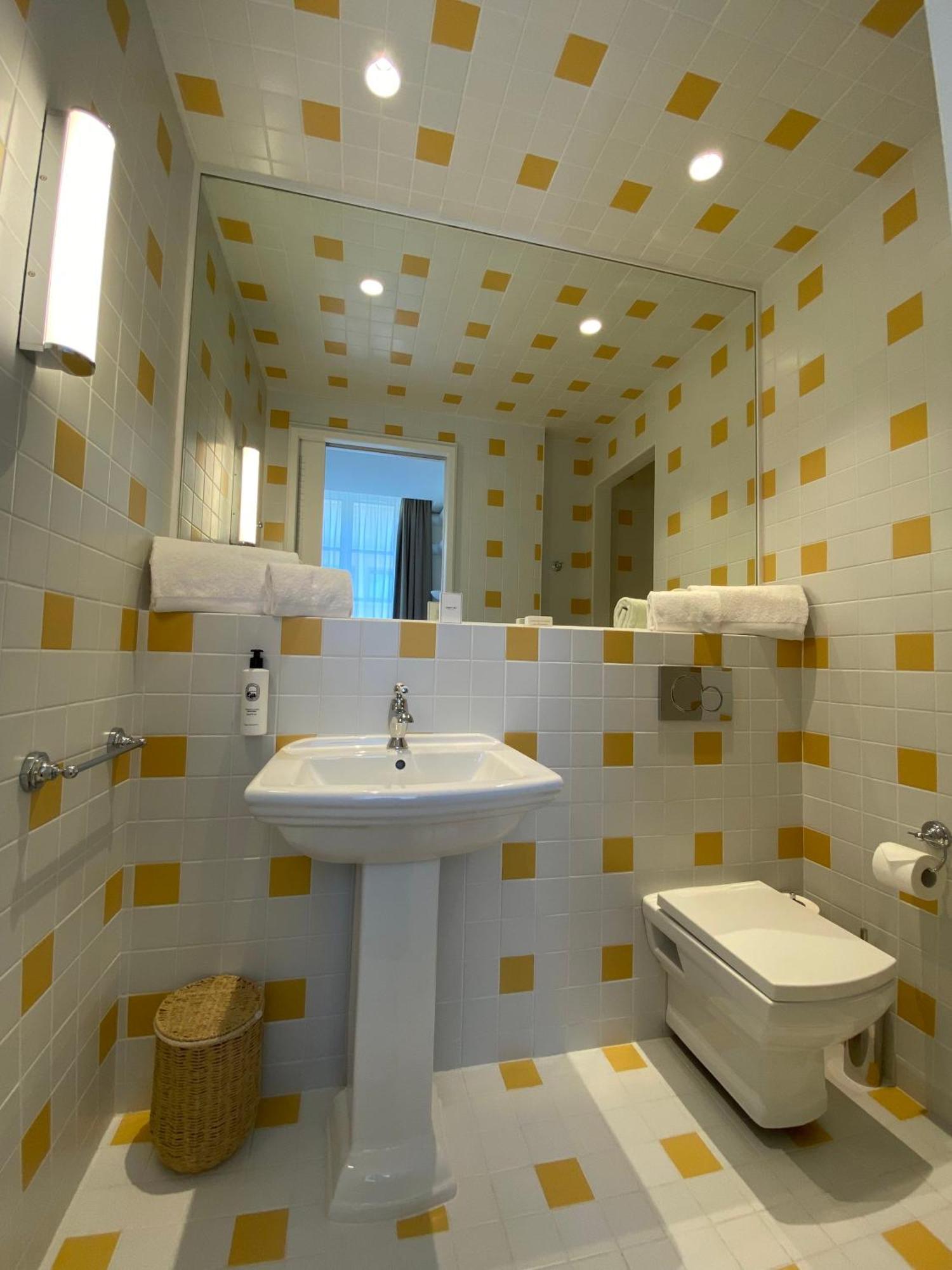 Lilou Hotel Hyeres Luaran gambar